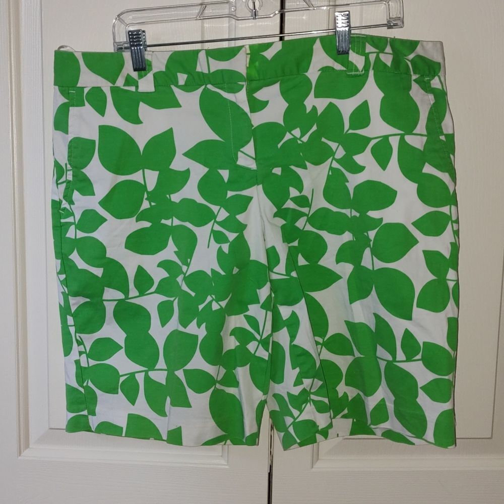 Izod green and white leaf print shorts Sz 16